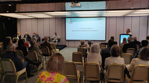 A cerimónia de abertura do 18.º Congresso da Sociedade Portuguesa de Neuropediatria contou com a presença de Pedro Ramos, secretário regional de Saúde e Protecção Civil; de Manuel Pedro Freitas, director do Serviço de Pediatria do SESARAM; Paulo Rego Sousa, coordenador da Unidade de Neuropediatria do SESARAM; Rui Vasconcelos e Mónica Vasconcelos.&nbsp;