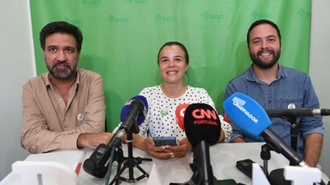 Marco Gonçalves, à esquerda na foto, tem estado ao lado de Mónica Freitas desde a primeira hora em que esta foi indicada para coordenadora da estrutura regional do PAN. Agora, "divergências de opinião" terão levado o dirigente a deixar a Comissão Política Nacional, mas também a Regional.&nbsp;