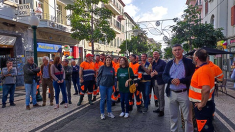 Cristina Pedra esteve, esta manhã, no centro da cidade para o balanço da operação de limpeza da Noite do Mercado deste ano.&nbsp;