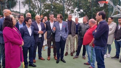 Miguel Albuquerque visitou, hoje, a escola primária do Estreito de Câmara de Lobos. Jorge Carvalho, secretário regional de Educação, e os presidentes de Junta do Estreito e de Câmara de Lobos não faltaram à 'chamada'.