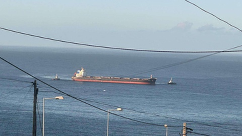 O navio chegou esta manhã e deverá ficar até às 13h00.&nbsp; &nbsp;Foto DR