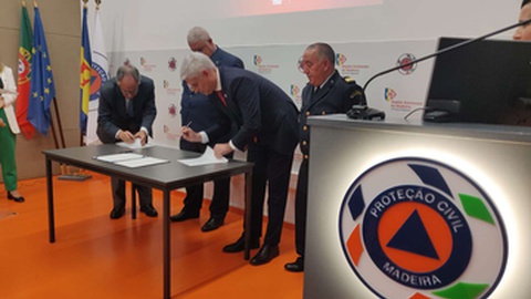 Os contratos-programa entre o Serviço Regional de Protecção Civil e as Associações Humanitárias foram hoje assinados.&nbsp;