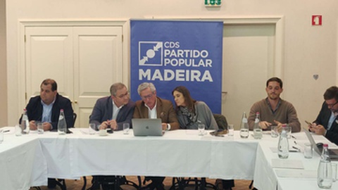 O CDS/PP está reunido, nesta noite eleitoral, numa unidade hoteleira do Funchal, onde foram recebidos com seneridade os resultados da projecção da Católica.&nbsp;