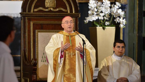 D. Nuno Brás preside à Missa da Ceia do Senhor, um momento importante nas celebrações litúrgicas do período pascal.&nbsp;