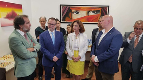 Inauguração contou com a presença de Miguel Albuquerque, bem como de Cristina Pedra e de José Luís Nunes. Duarte Paulo (segundo a contar da esquerda) vai candidatar-se à presidência da Casa do Povo.&nbsp;