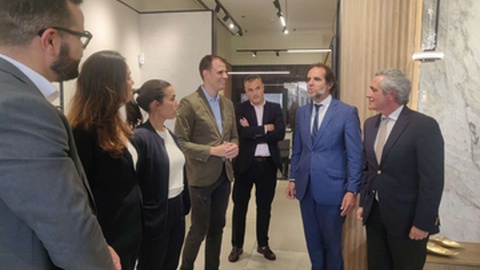 Miguel Albuquerque visitou esta tarde um espaço comercial da Porcelanosa, no Funchal.&nbsp;