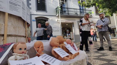 Iniciativa de hoje teve lugar no Largo do Chafariz, no centro do Funchal.&nbsp;