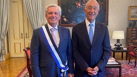 Condecoração teve lugar esta quinta-feira, no Palácio de Belém.&nbsp;