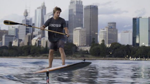 O campeão do mundo em Wing Foil, James Casey, vem à Madeira para realizar a primeira travessia em Sup/Wing Foil entre o Porto Santo e a Madeira.