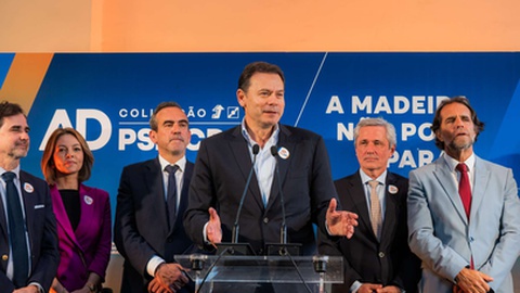 Decorreu, esta tarde, no Mercado dos Lavradores, no Funchal, a lista da AD pelo círculo eleitoral da Madeira, às Legislativas Nacionais de 18 de Maio.&nbsp;