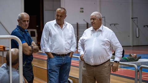 Já ontem à noite, Pedro Ramos esteve nos Prazeres, a acompanhar a situação junto ao Hotel Jardim Atlântico, que teve de ser evacuado.&nbsp;