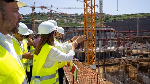 No âmbito das Jornadas Parlamentares do PS, que se realizaram na Madeira, uma comitiva socialista, encabeçada pelo líder parlamentar em São Bento, Eurico Brilhante Dias, visitaram as obras do novo Hospital Central e Universitário da Madeira.&nbsp;