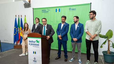 Mónica Freitas (à esquerda) era a número dois da candidatura liderada por Joaquim Sousa