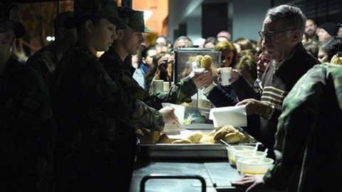 Não faltou o cacau quente, a canja e a tradicional sandes de carne vinha d'alhos
