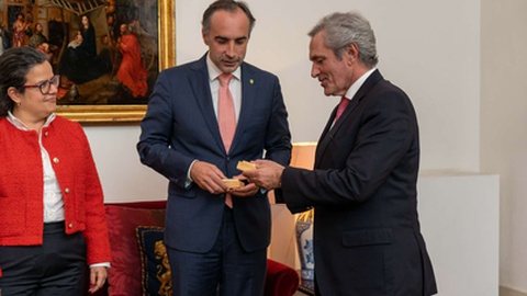 Rogério Gouveia, na qualidade de secretário regional de Finanças, entregou, ontem, na Assembleia Legislativa da Madeira, a proposta de Orçamento da Região Autónoma da Madeira para o ano 2024.