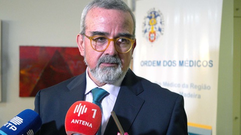 Gil Bebiano, presidente do Conselho Médico da RAM da Ordem dos Médicos, dá continuidade às cerimónias que já ocorreram no mandato anterior.&nbsp;
