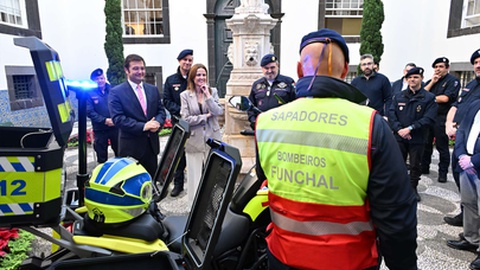 Micaela Freitas falava à margem da entrega do primeiro Motociclo de Emergência Médica da Região, aos Bombeiros Sapadores do Funchal.&nbsp;