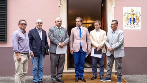Foto à saída da reunião ocorrida na quarta-feira passada com a Federação de Bombeiros da RAM.