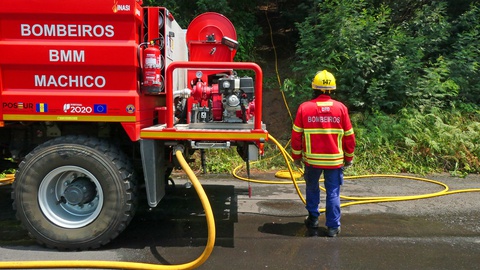 Suspeita de fogo posto em incêndio no Porto Moniz —