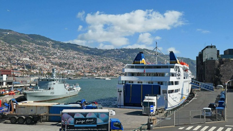 A escapadinha de fim-de-semana no Porto Santo ficará mais curta para a arguida que amanhã terá se de apresentar no tribunal.