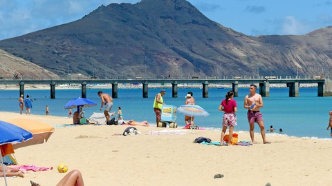 Também o Porto Santo está sob aviso laranja para tempo quente até sábado.