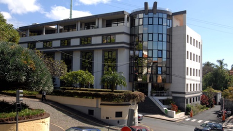 O arguido pernoitou nos quartos de detenção da Esquadra do Funchal.