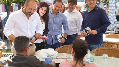 A comitiva do PS esteve na manhã deste domingo na vila da Ribeira Brava, onde contactou com a população.