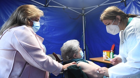 A maioria dos doentes já tem a vacinação inicial completa, incluindo os três doentes que estão nos Cuidados Intensivos. Foto Arquivo