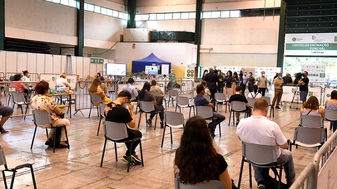 Até Fevereiro último, a vacinação contra a covid-19 na Madeira decorreu nos centro de vacinação criados para o efeito em cada concelho. Foto Arquivo