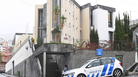 Os agentes nem queriam acreditar no que lhes caiu no 'sapatinho'.