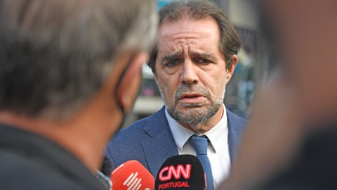 Miguel Albuquerque lembra que "quem não está vacinado corre um risco de vida"