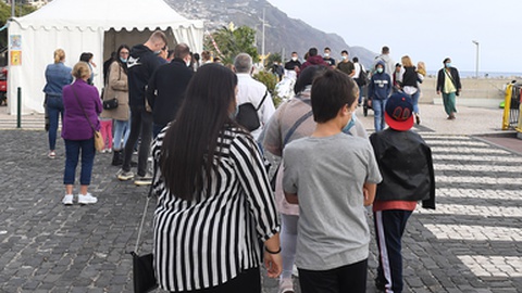 Perante um teste positivo feito num dos postos aderentes, o cidadão não precisa contactar a linha SRS24. Foto Aspress