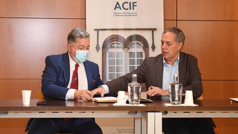 A tomada de posse dos novos corpos sociais da ACIF aconteceu esta quarta-feira.&nbsp;Jorge Veiga França mantém-se presidente. Foto Rui Silva/ASPRESS