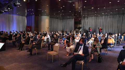 A sala azul tem sido escolhida para acolher vários eventos.