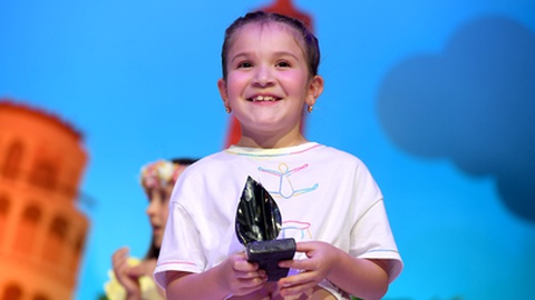 'Um mundo de amor sem fim' foi a canção vencedora 'Folhas de Prata'. A intérprete foi Ana Luísa Inácio, de 8 anos, aluna da EB1/PE/ C da Ponta de Sol.