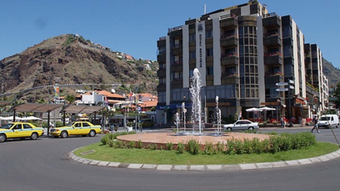 O hotel no centro da Vila da Ribeira Brava é uma das unidades à venda.&nbsp; &nbsp;Foto Arquivo