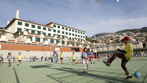 Um dos novos casos foi reportado pela escola 'Bartolomeu Perestrelo'. Foto Arquivo