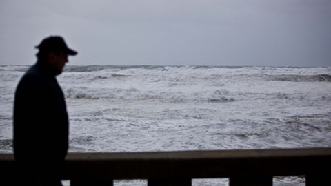 Está prevista forte ondulação na costa Norte e no Porto Santo. Foto Arquivo