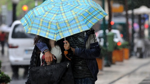 IPMA prevê períodos de chuva a partir do início da manhã desta
segunda-feira