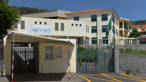 Na Escola Básica dos 2.º e 3.º ciclo do Caniço foram identificados 20 alunos infectados. Foto Arquivo