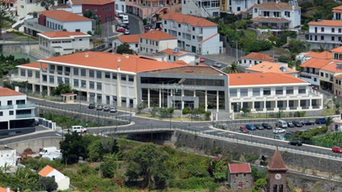 Três dos novos casos reportados são da&nbsp;Escola Básica do 1.º ciclo/PE/Creche Eng. Luís Santos Cssta, em Machico. Foto Arquivo