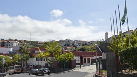 Um dos novos casos diz respeito a um aluno da Escola da Torre, em Câmara de Lobos. Foto Arquivo