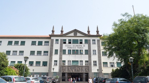 Um dos onze alunos infectados frequenta a Escola Secundária Francisco Franco. Foto Arquivo