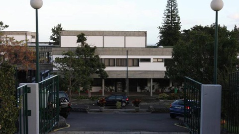 Dos dois testes rápidos positivos identificados na sexta-feira na Escola Gonçalves Zarco, apenas um se confirmou. Foto Arquivo