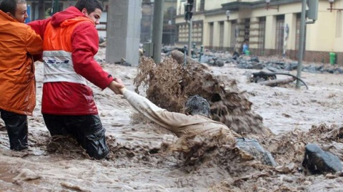 A situação extrema vivida na Madeira no dia 20 de Fevereiro de 2010 levou à implementação de várias medidas com vista à redução do risco associado às inundações.&nbsp;