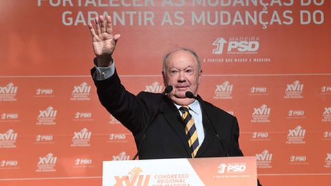 A comissão vai agora votar o requerimento de Ricardo Lume, que pretende chamar Alberto João Jardim para prestar declarações sobre as "obras inventadas" e o favorecimento a grupos económicos por parte do Governo Regional.&nbsp;&nbsp;