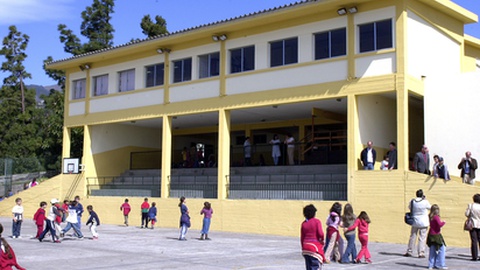 O funcionário não docente infectado trabalha na Escola Ribeiro Domingos Dias. Foto Arquivo