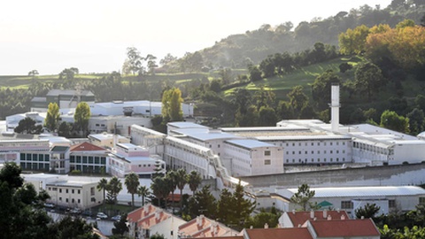 O terreno fica localizado nas proximidades da cadeia da Cancela, daí ser necessária autorização do executivo nacional.