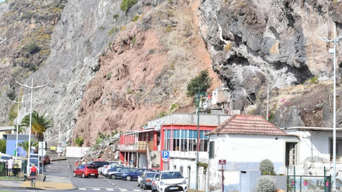 Em 2019, uma derrocada de grandes dimensões destruíu parte de um restaurante e tirou a vida a uma jovem de 23 anos.&nbsp;