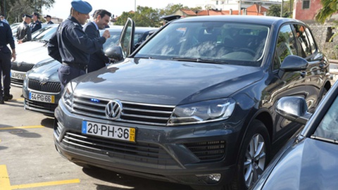 O Governo Regional entrega, com frequências, novas viaturas descarcterizadas à PSP, ao abrigo do protocolo existente entre estas duas entidades.&nbsp;